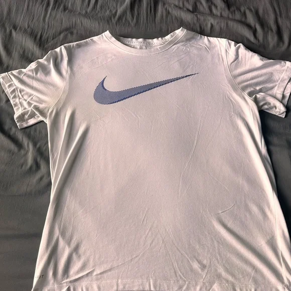 Large Nike shirt bundle - Picture 7 of 11